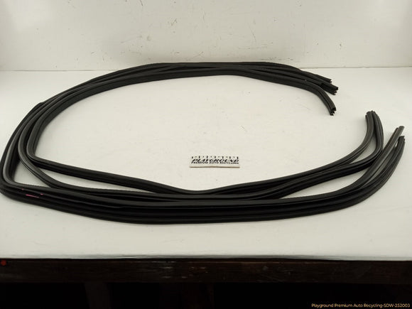 Land Rover LR2 Set Of 4 Upper Door Window Moldings