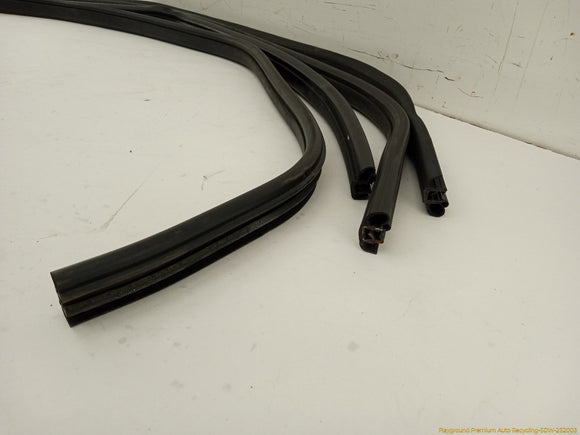 Land Rover LR2 Set Of 4 Upper Door Window Moldings