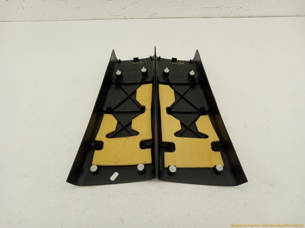 Land Rover LR2 Pair Of Center B Pillar Trim