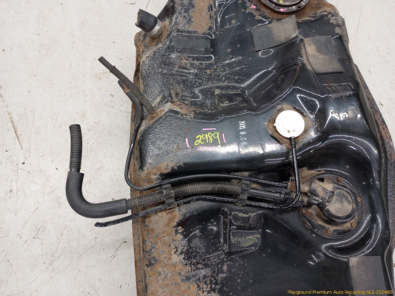 Lexus IS300 Fuel Gas Tank