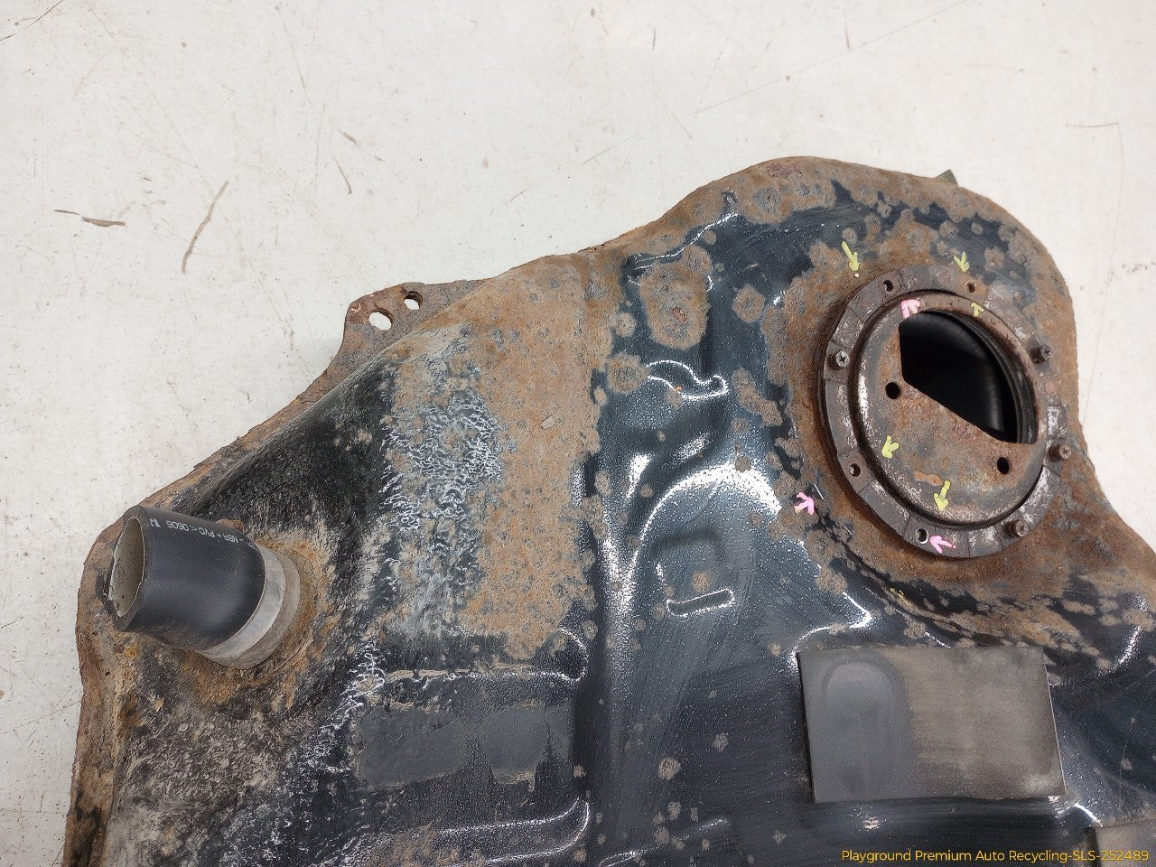 Lexus IS300 Fuel Gas Tank