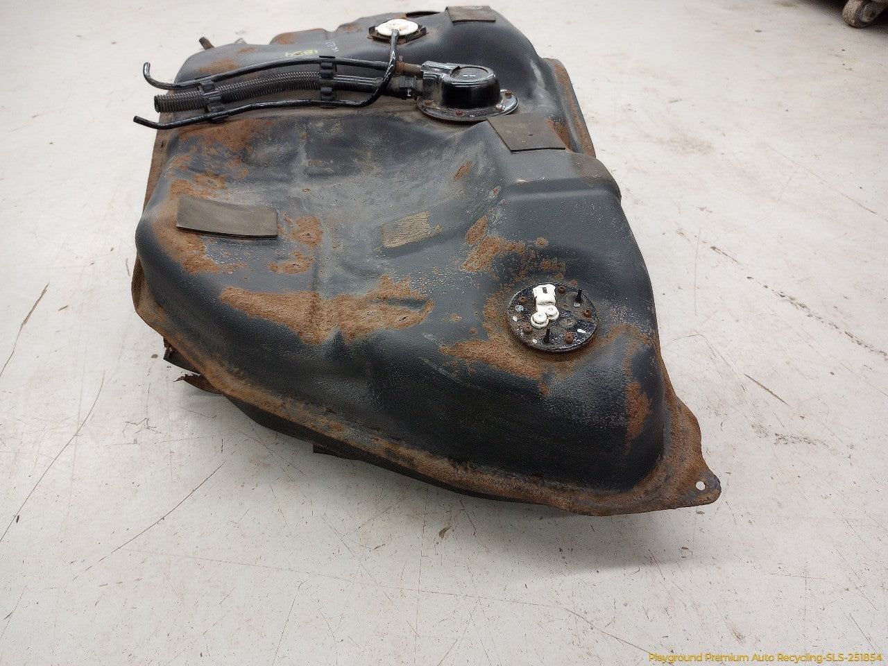 Lexus IS300 Fuel Gas Tank