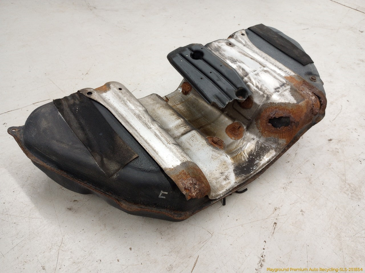 Lexus IS300 Fuel Gas Tank