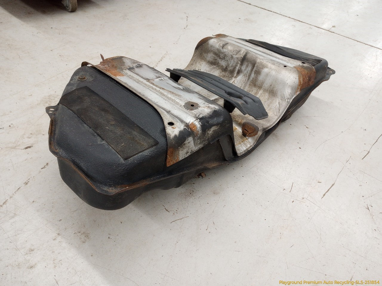 Lexus IS300 Fuel Gas Tank