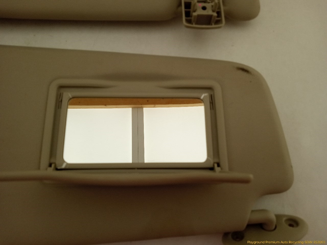 Land Rover LR2 Pair Of Sun Visors