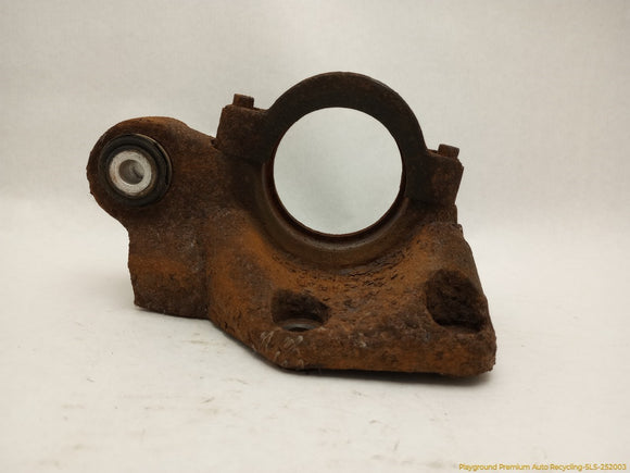 Land Rover LR2 Passenger Right Front Axle Drive Shaft Mount Bracket