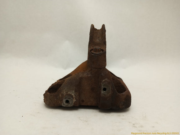 Land Rover LR2 Passenger Right Front Axle Drive Shaft Mount Bracket