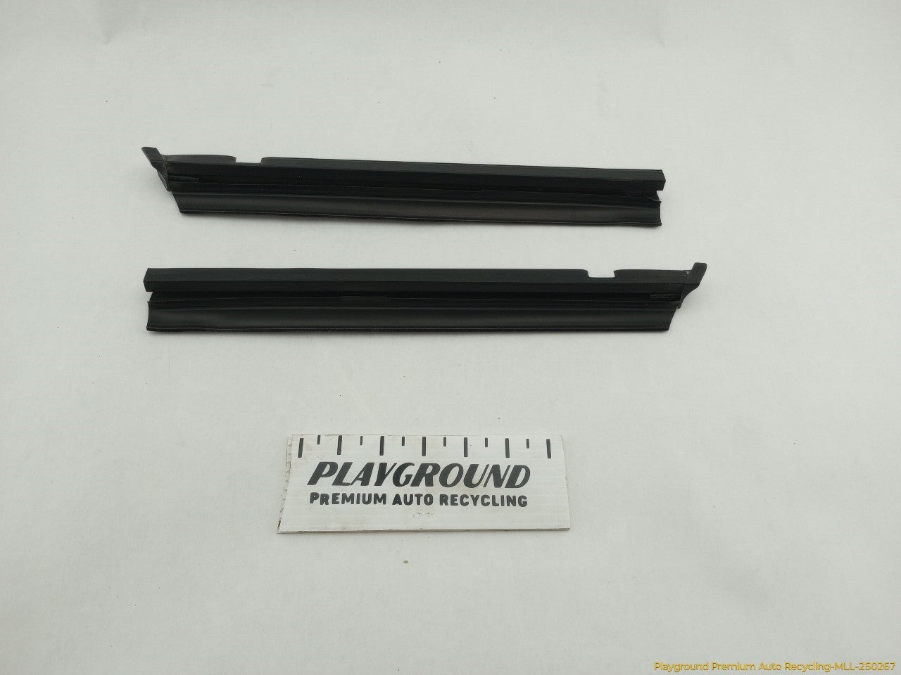 Ford Mustang Pair Of Rear Exterior Quarter Glass Molding Trim