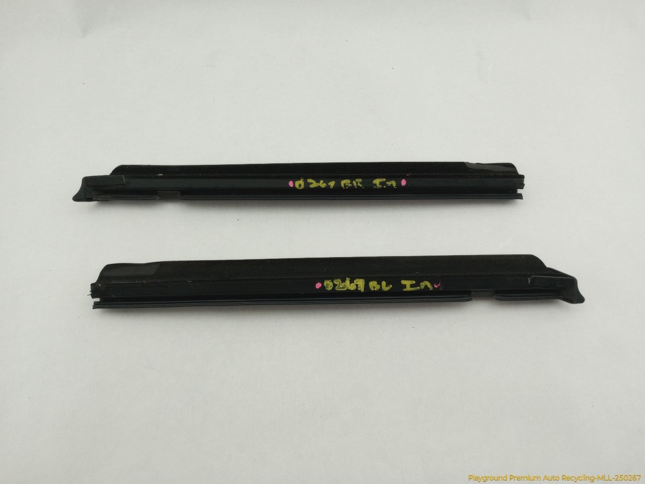 Ford Mustang Pair Of Rear Exterior Quarter Glass Molding Trim - 0