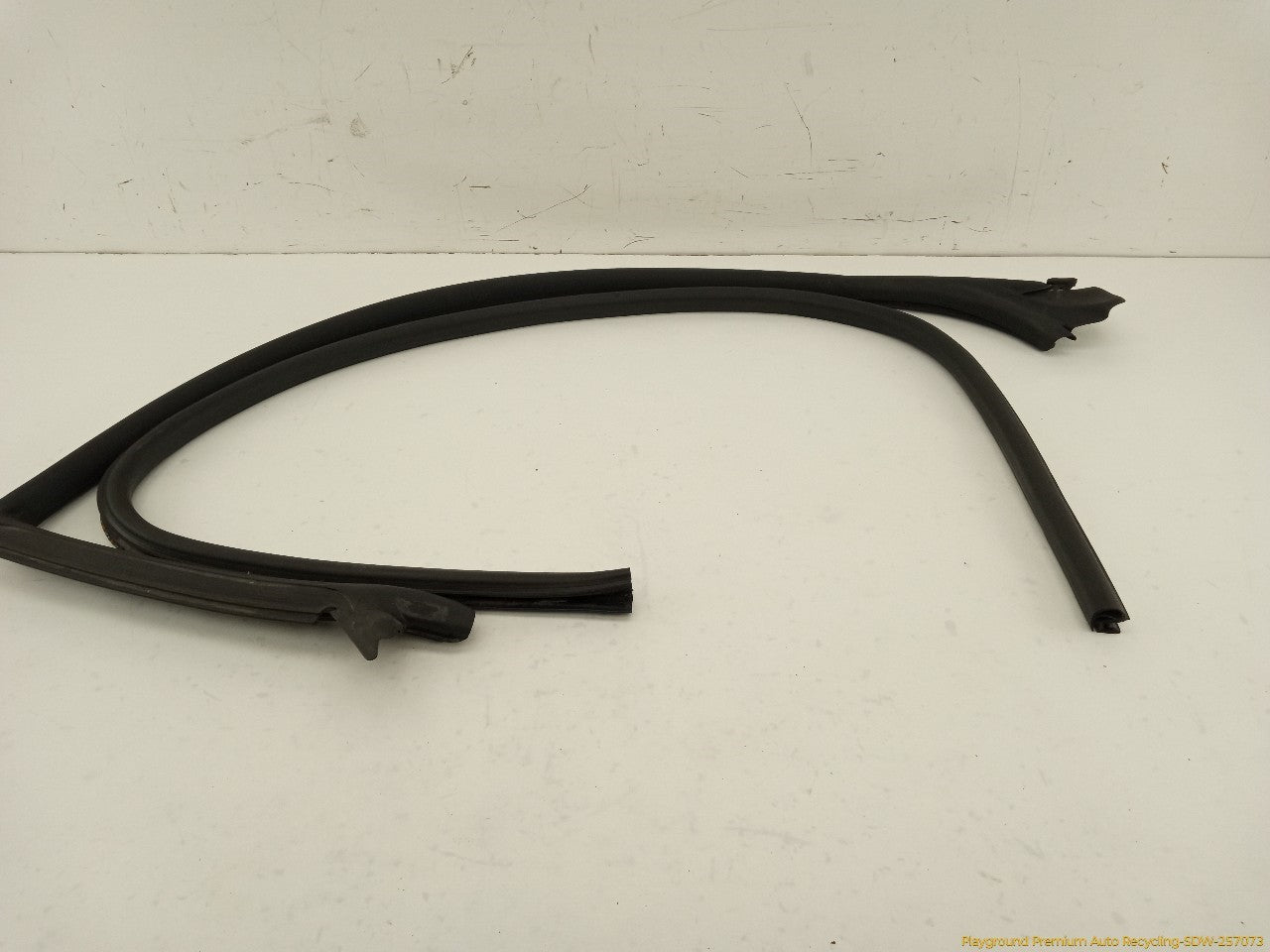 Audi A5 Pair Of Front Right Window Molding