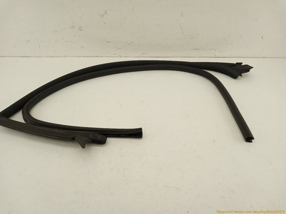 Audi A5 Pair Of Front Right Window Molding