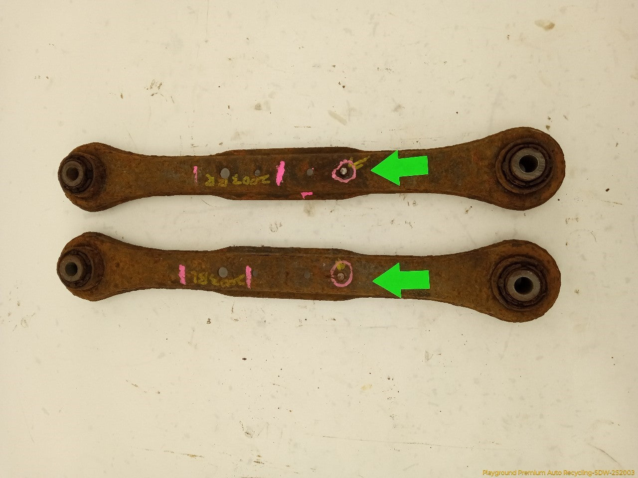 Land Rover LR2 Pair Of Rear Lower Locating Arm - 0
