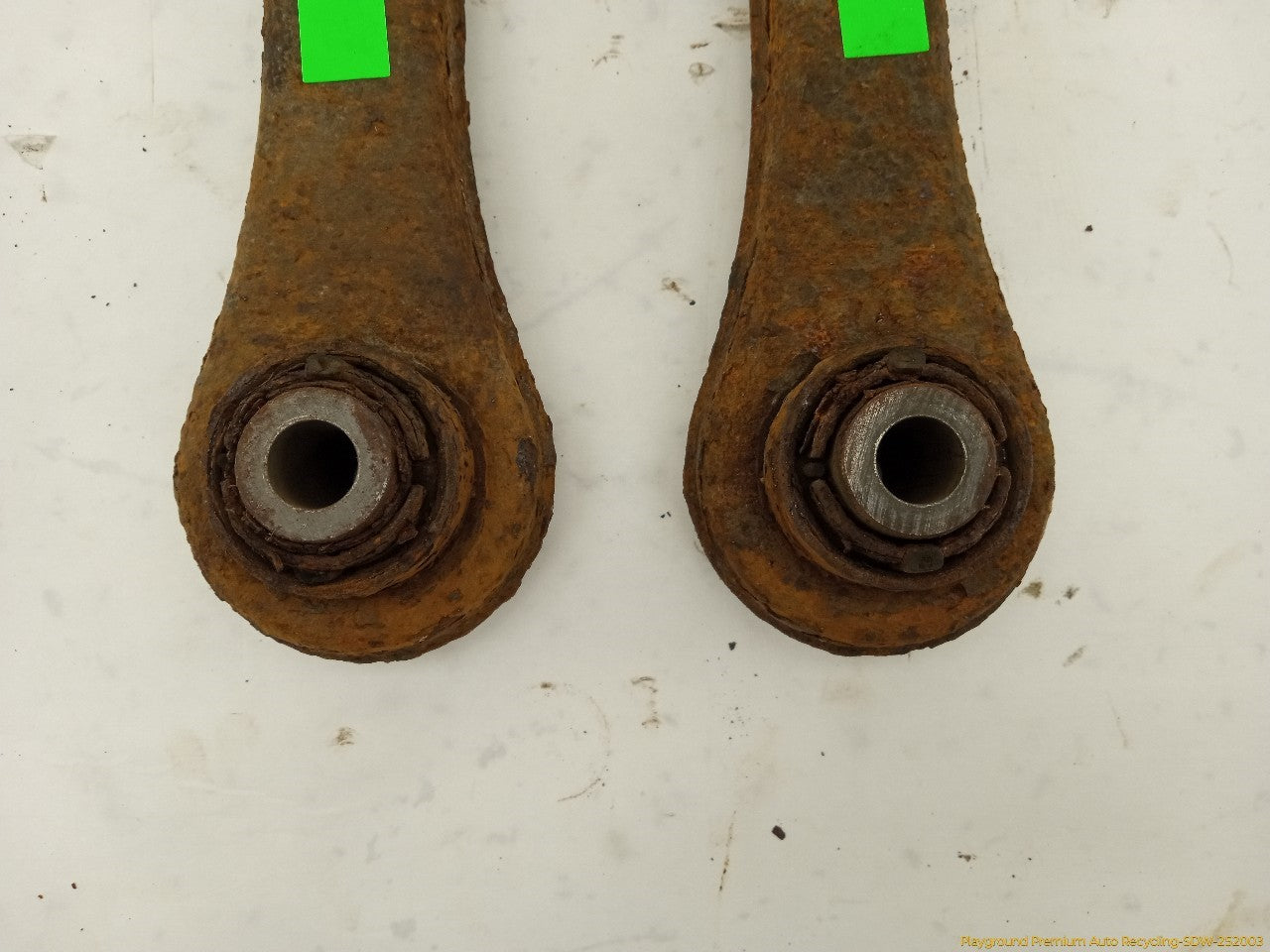 Land Rover LR2 Pair Of Rear Lower Locating Arm