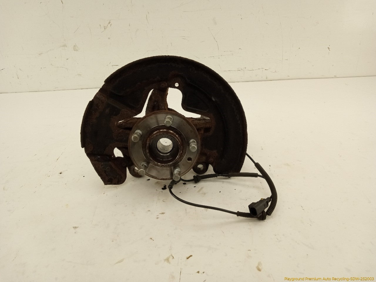 Land Rover LR2 Passenger Right Front Spindle Knuckle Hub - 0