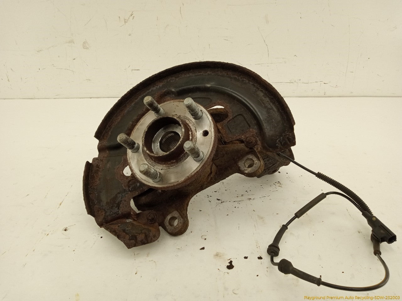 Land Rover LR2 Passenger Right Front Spindle Knuckle Hub