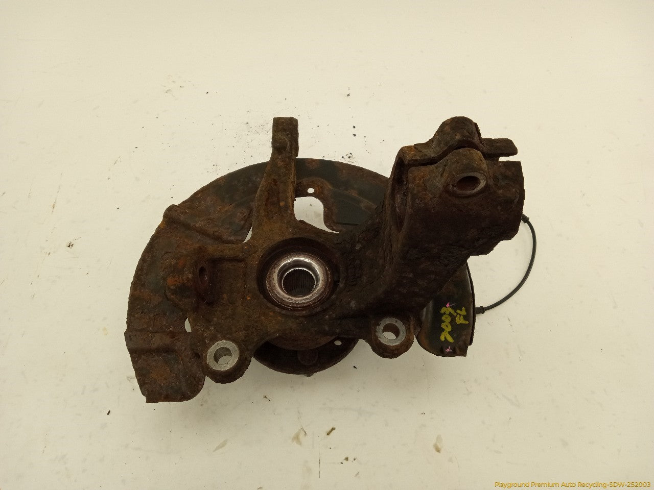 Land Rover LR2 Driver Left Front Spindle Knuckle Hub