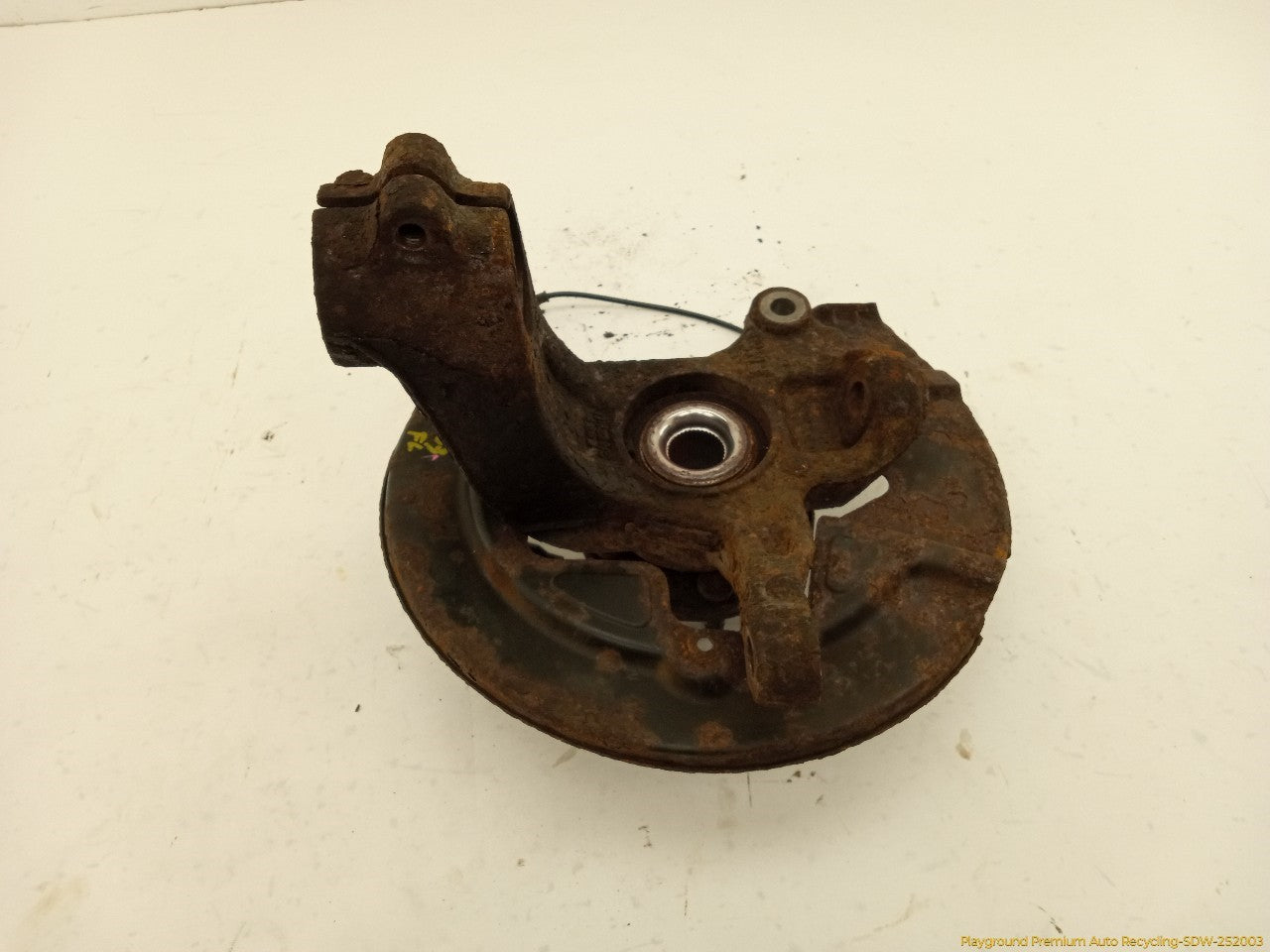 Land Rover LR2 Driver Left Front Spindle Knuckle Hub