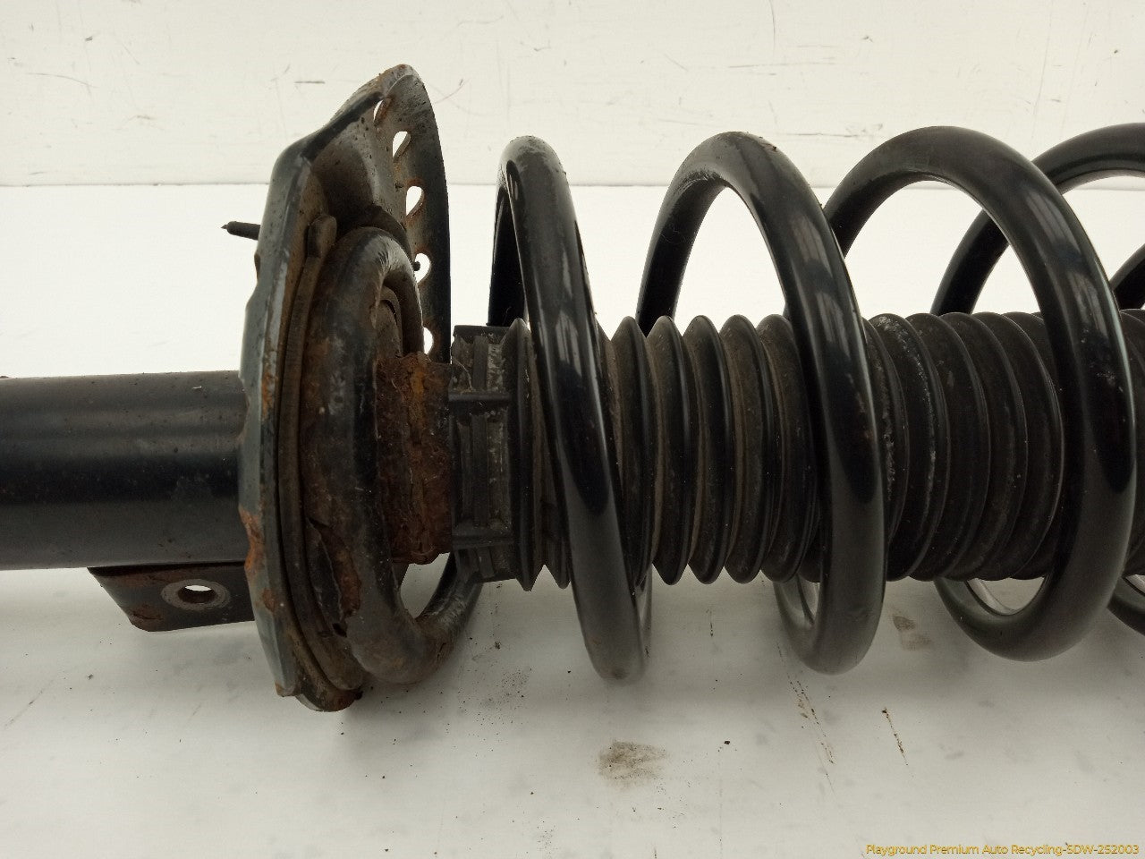 Land Rover LR2 Passenger Right Front Strut
