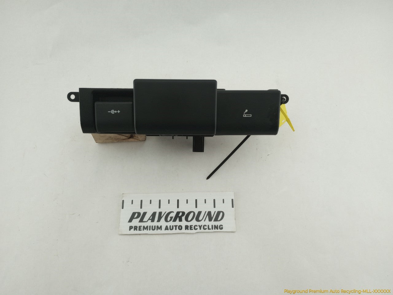 Land Rover LR3 **AS IS** Center Ashtray Trim - 0