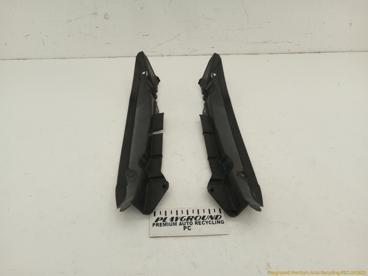 Acura RSX Pair Of Front Side Fender Trim