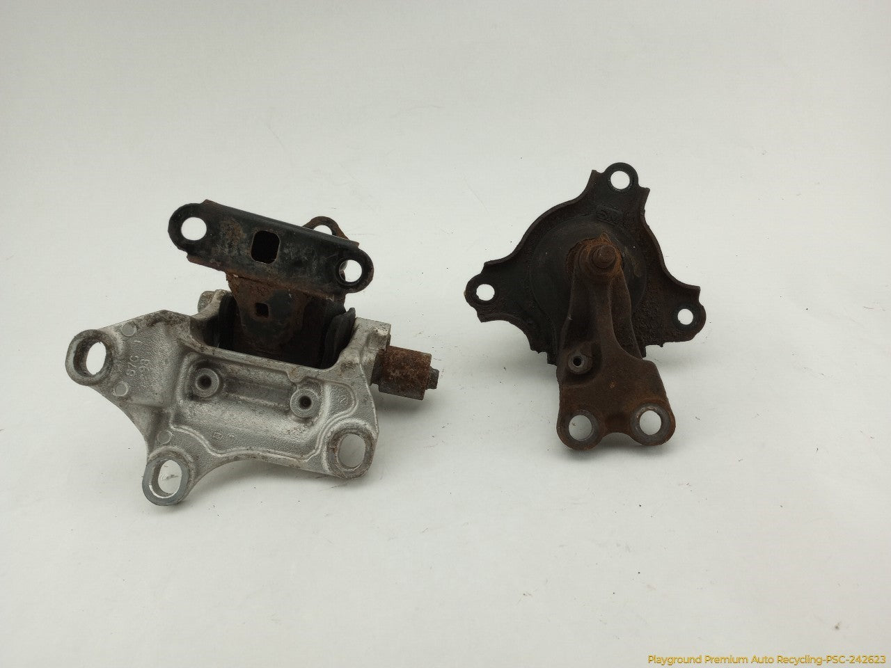 Acura RSX Pair Of Automatic Transmission Mounts - 0