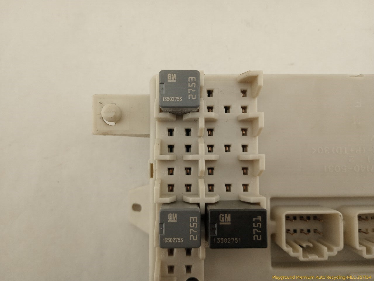 Cadillac CTS Passenger Right Cabin Fuse Box