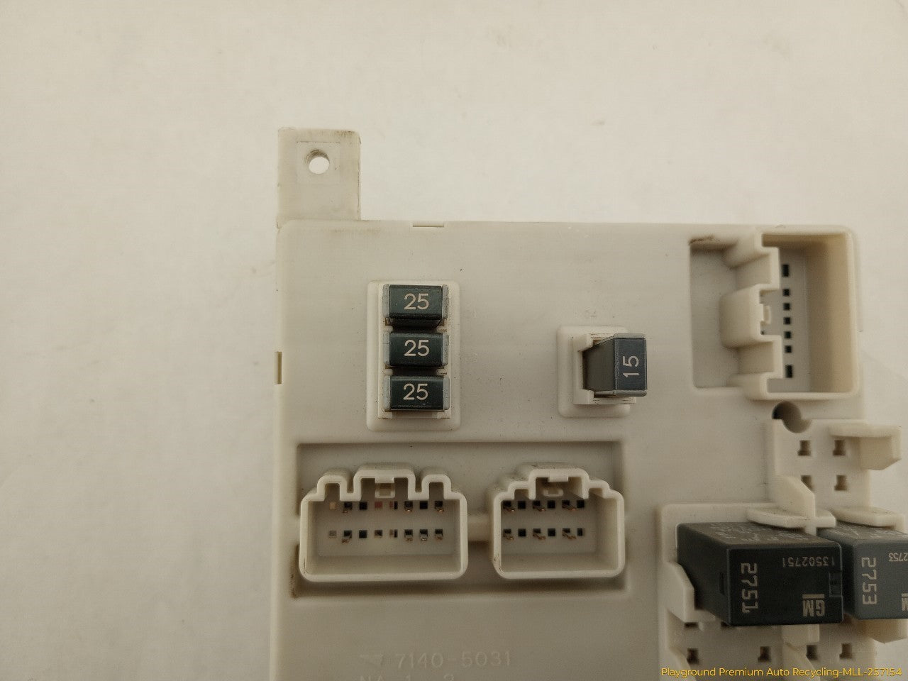 Cadillac CTS Passenger Right Cabin Fuse Box