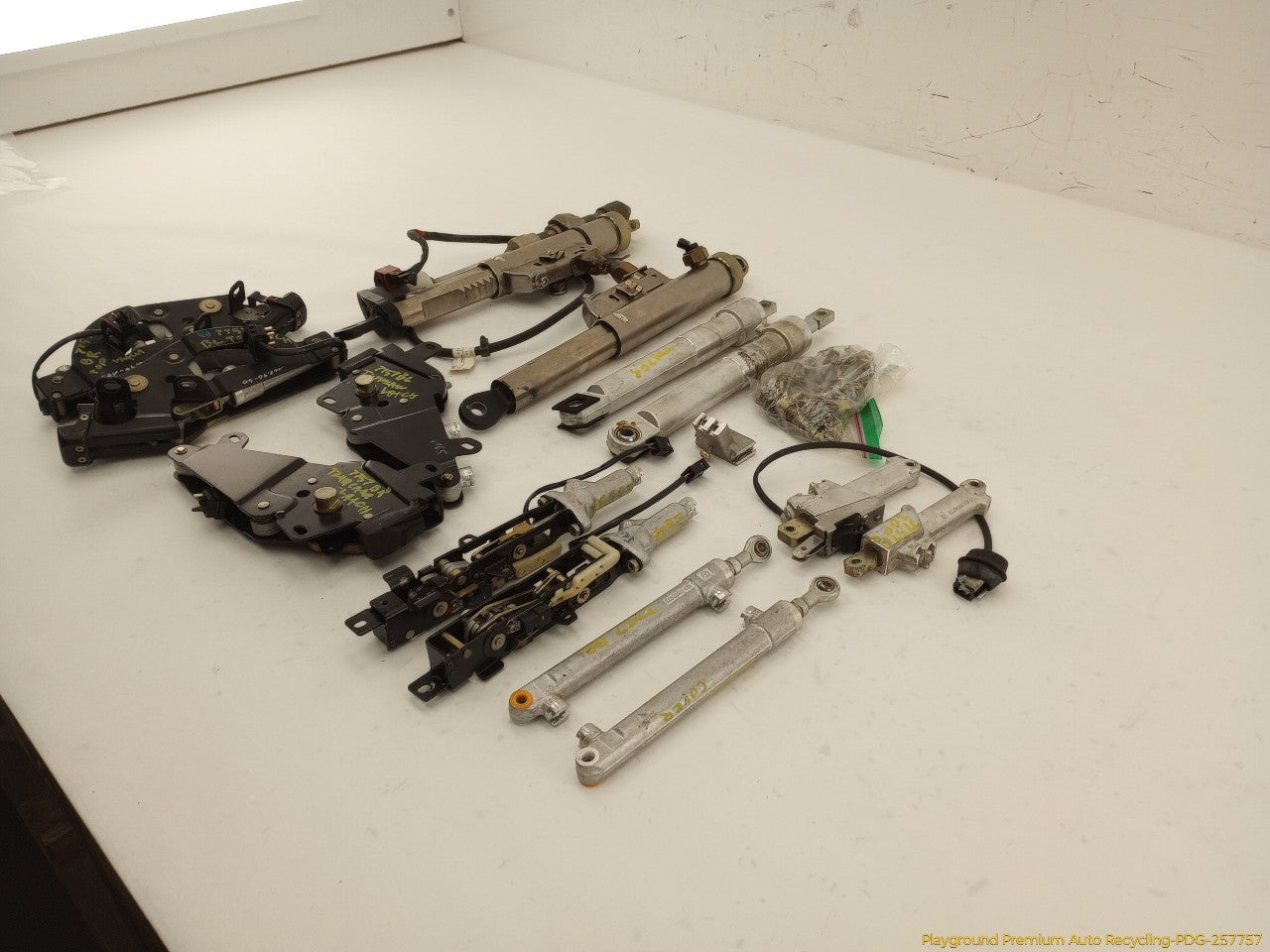 Mercedes SL320 Set Of Convertible Top Hydraulic Pistons & Latches