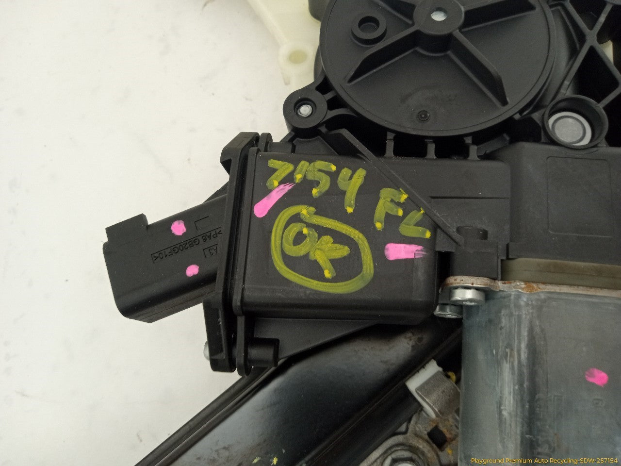Cadillac CTS Driver Left Front Door Window Regulator