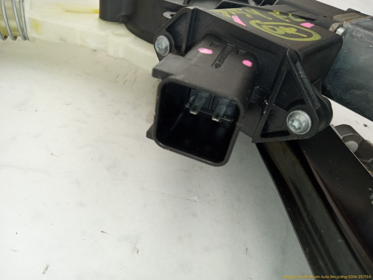 Cadillac CTS Driver Left Front Door Window Regulator