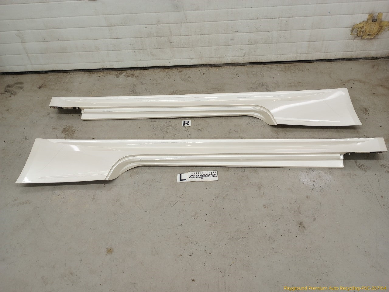 Cadillac CTS Pair Of Rocker Panel Side Skirts