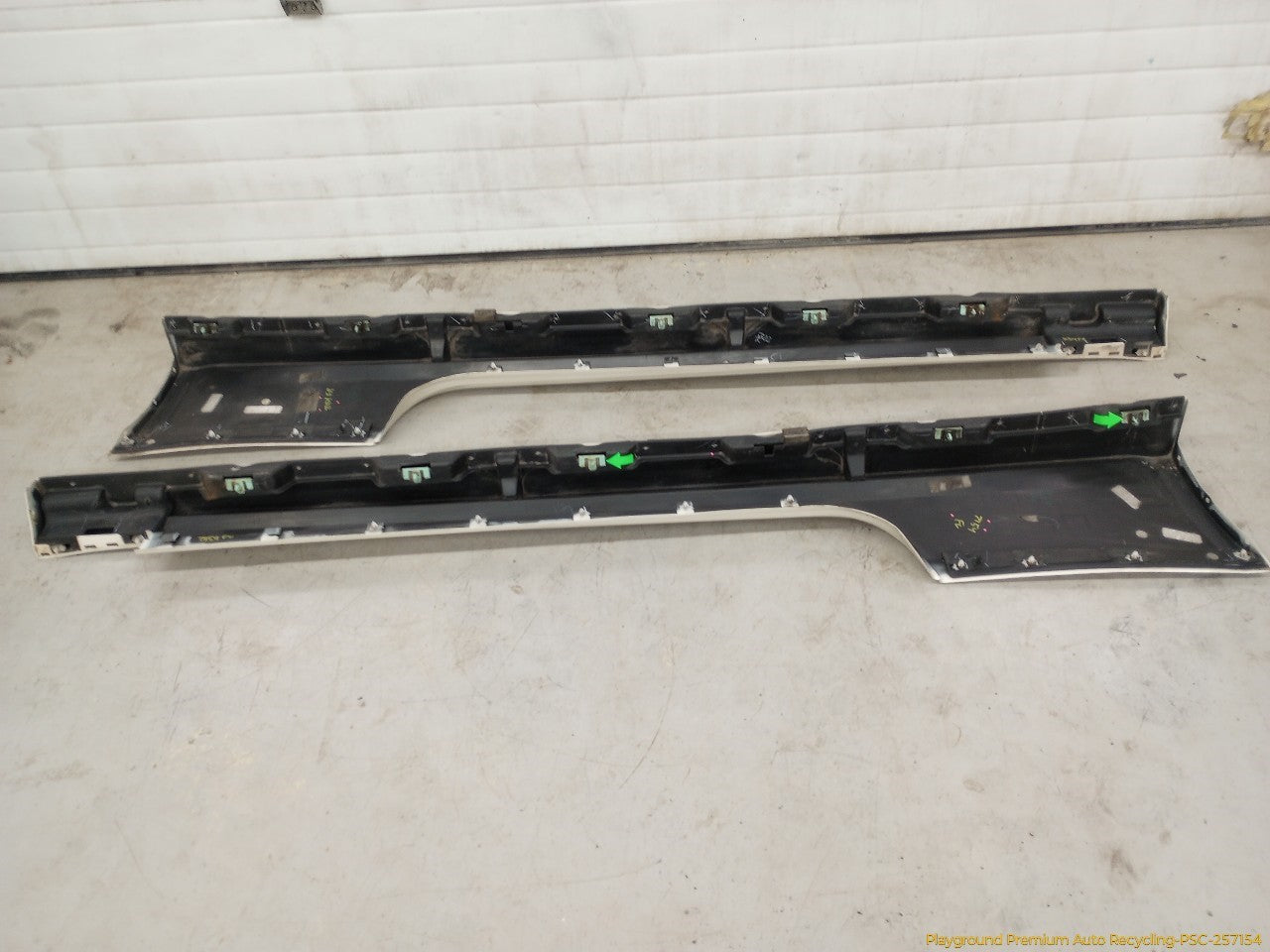 Cadillac CTS Pair Of Rocker Panel Side Skirts - 0