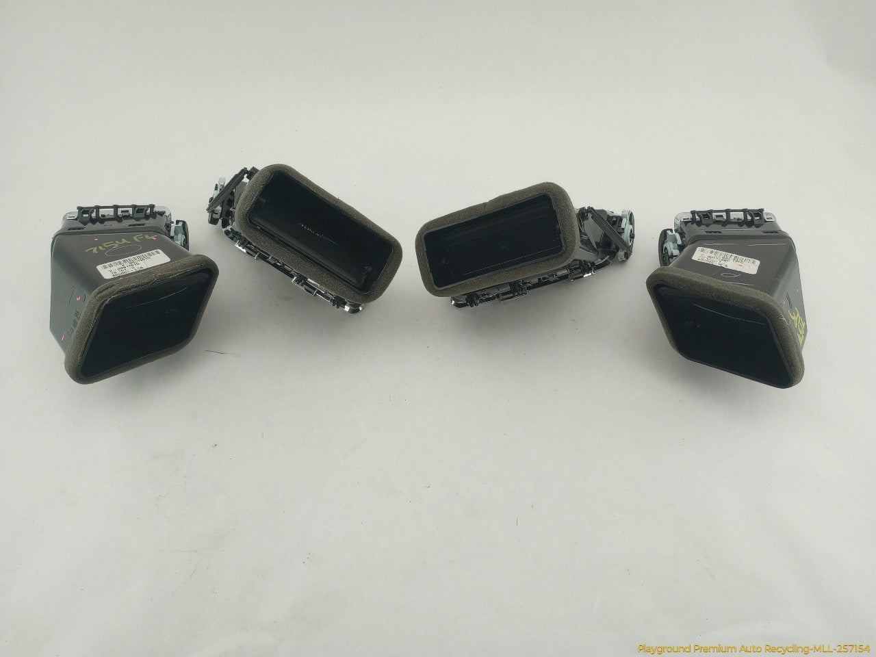 Cadillac CTS Set Of 4 Dashboard Air Vents - 0
