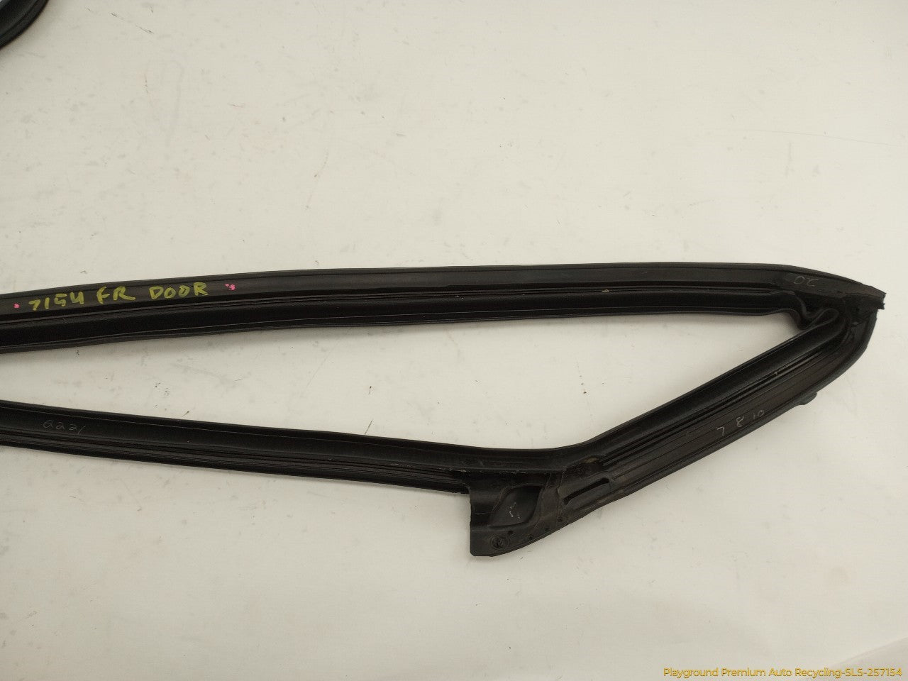 Cadillac CTS Passenger Right Front Door Window Molding