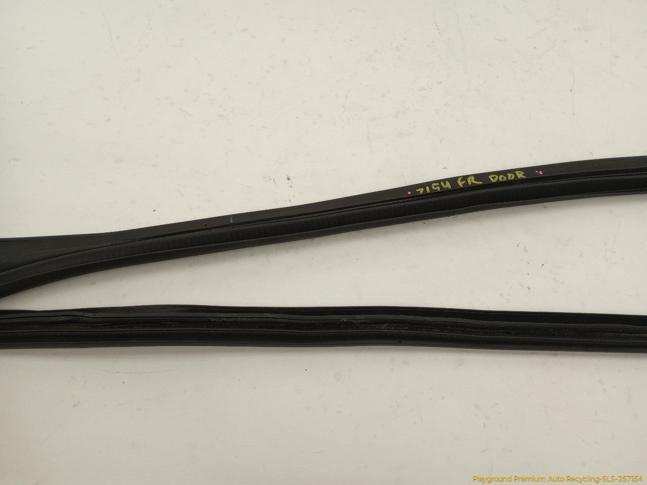 Cadillac CTS Passenger Right Front Door Window Molding