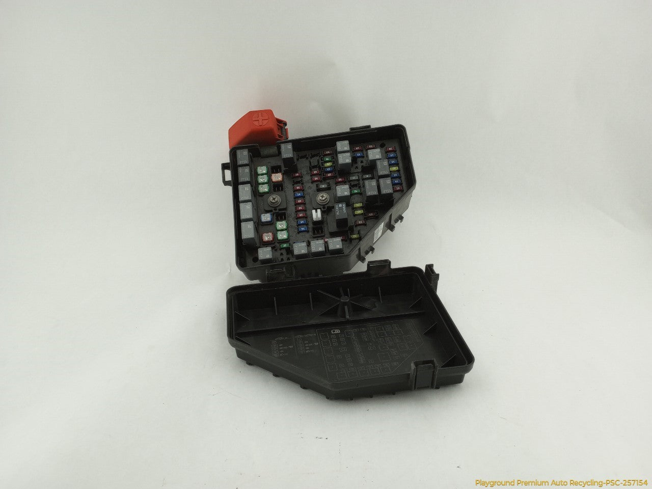 Cadillac CTS Engine Fuse Box