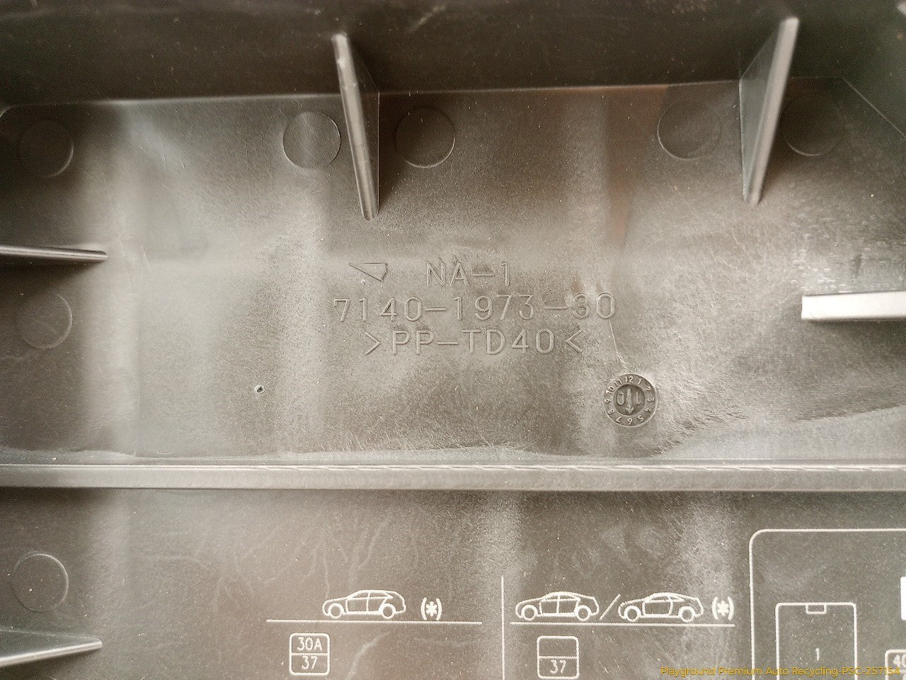 Cadillac CTS Engine Fuse Box