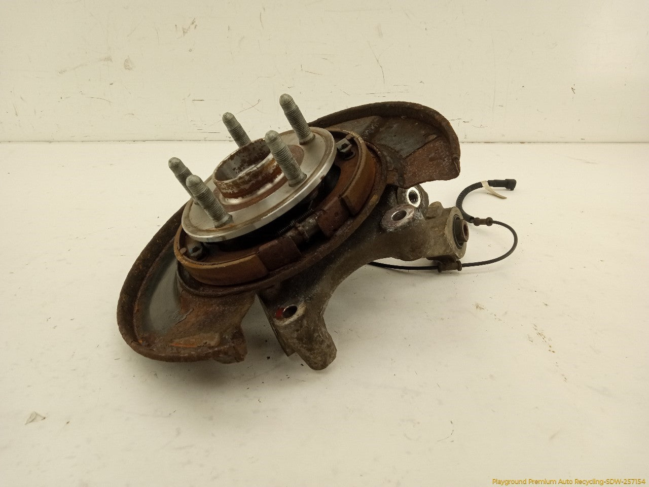 Cadillac CTS Driver Left Rear Spindle Knuckle Hub
