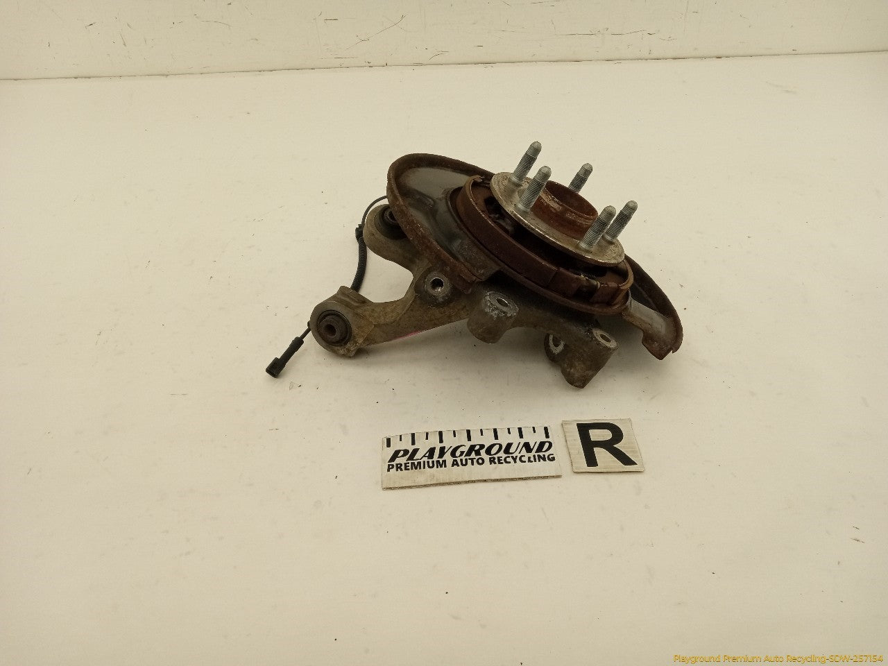 Cadillac CTS Passenger Right Rear Spindle Knuckle Hub