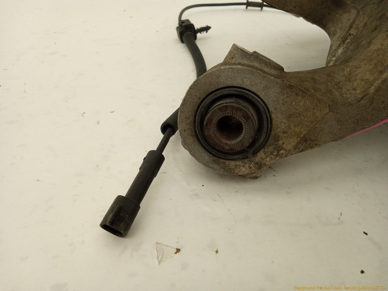 Cadillac CTS Passenger Right Rear Spindle Knuckle Hub