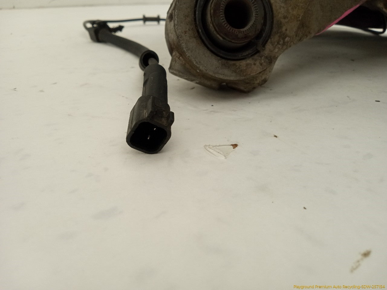 Cadillac CTS Passenger Right Rear Spindle Knuckle Hub
