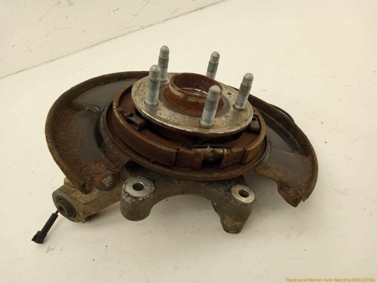 Cadillac CTS Passenger Right Rear Spindle Knuckle Hub