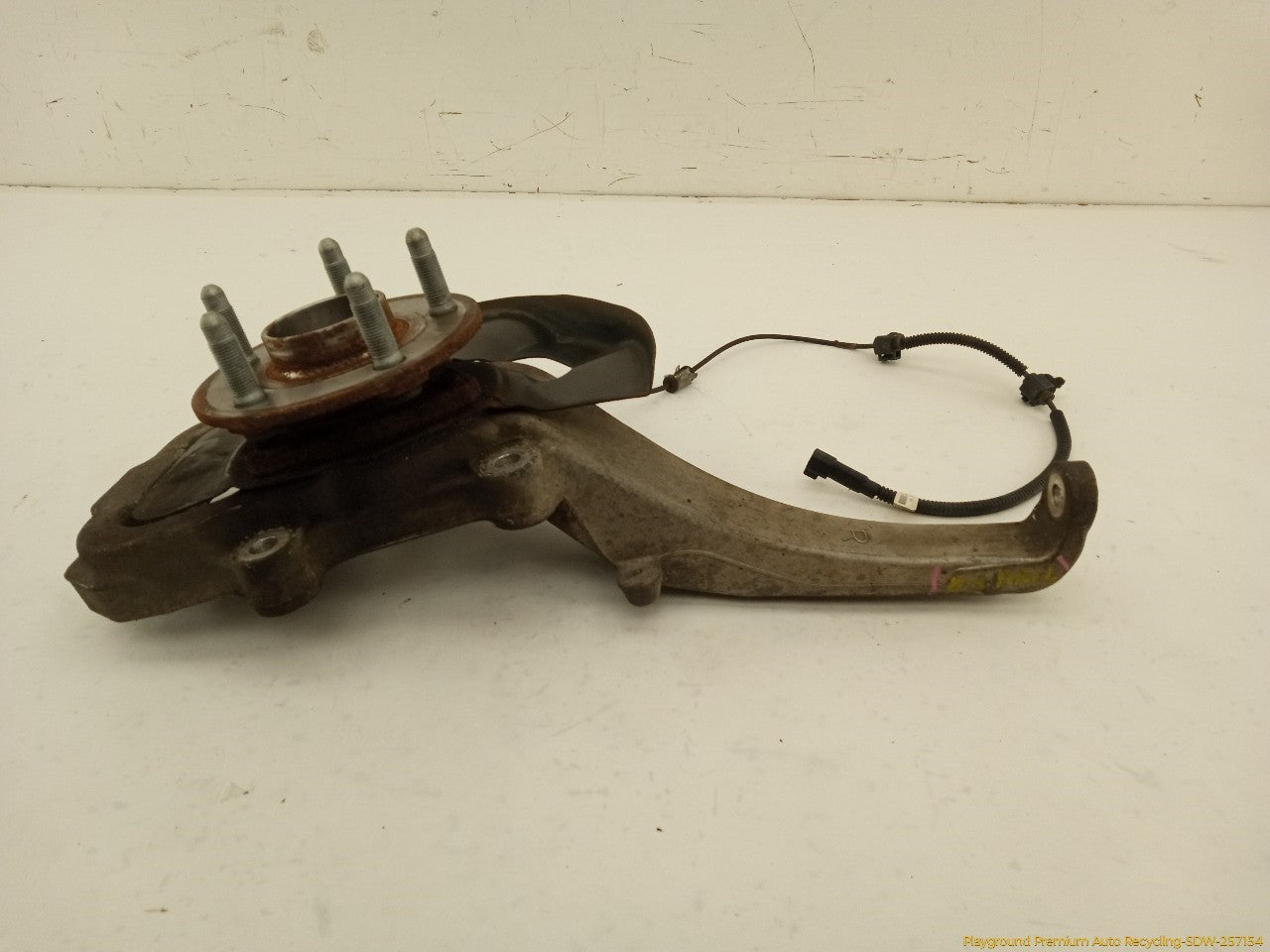 Cadillac CTS Passenger Right Front Spindle Knuckle Hub - 0