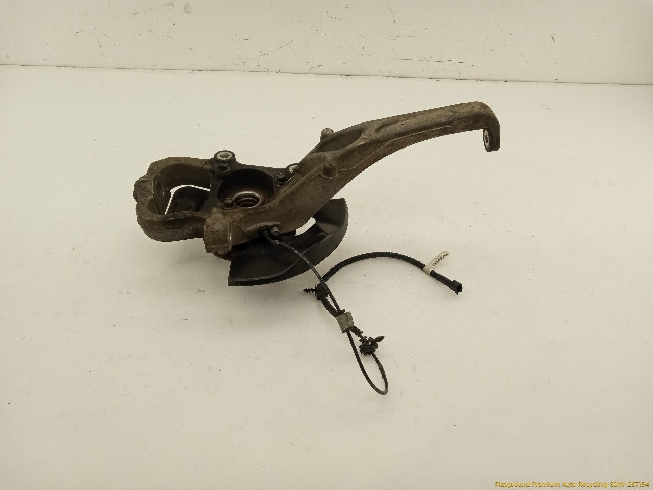 Cadillac CTS Passenger Right Front Spindle Knuckle Hub