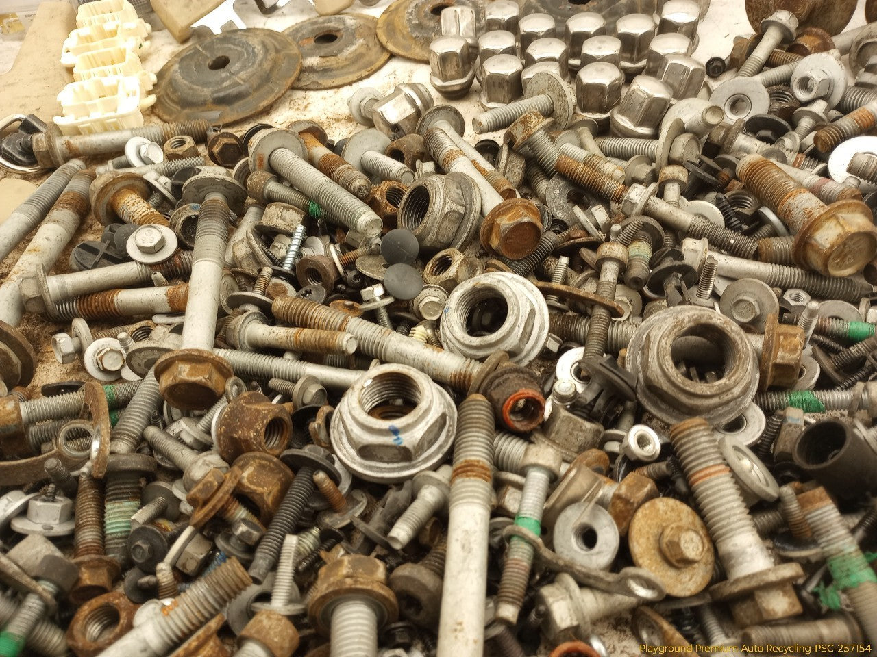 Cadillac CTS Dismantling Hardware Fasteners Bolts & Nuts