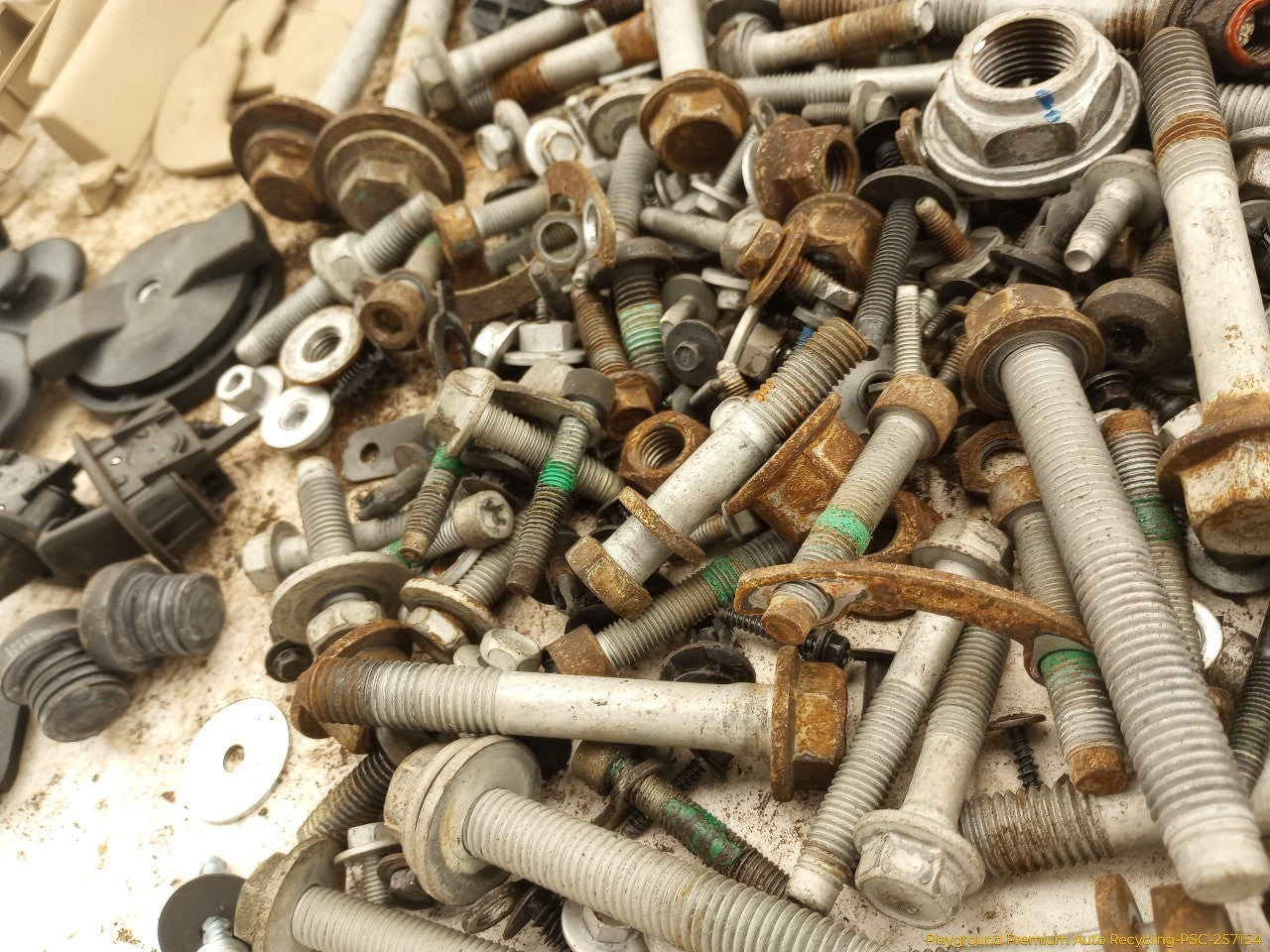 Cadillac CTS Dismantling Hardware Fasteners Bolts & Nuts