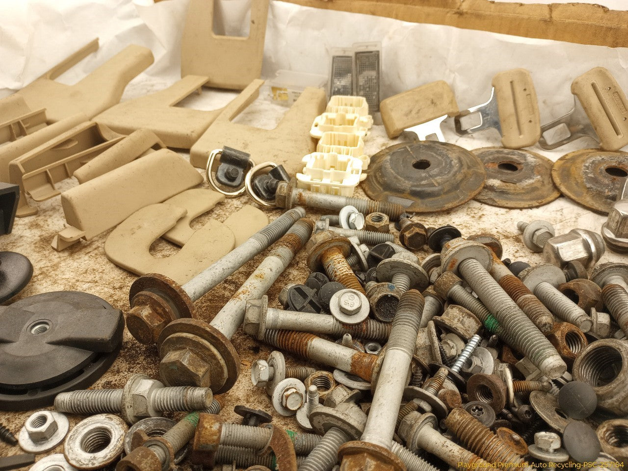 Cadillac CTS Dismantling Hardware Fasteners Bolts & Nuts
