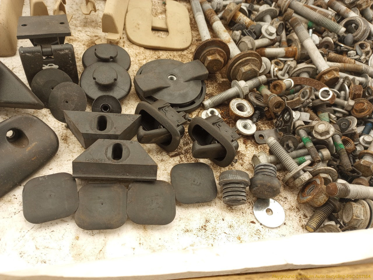 Cadillac CTS Dismantling Hardware Fasteners Bolts & Nuts