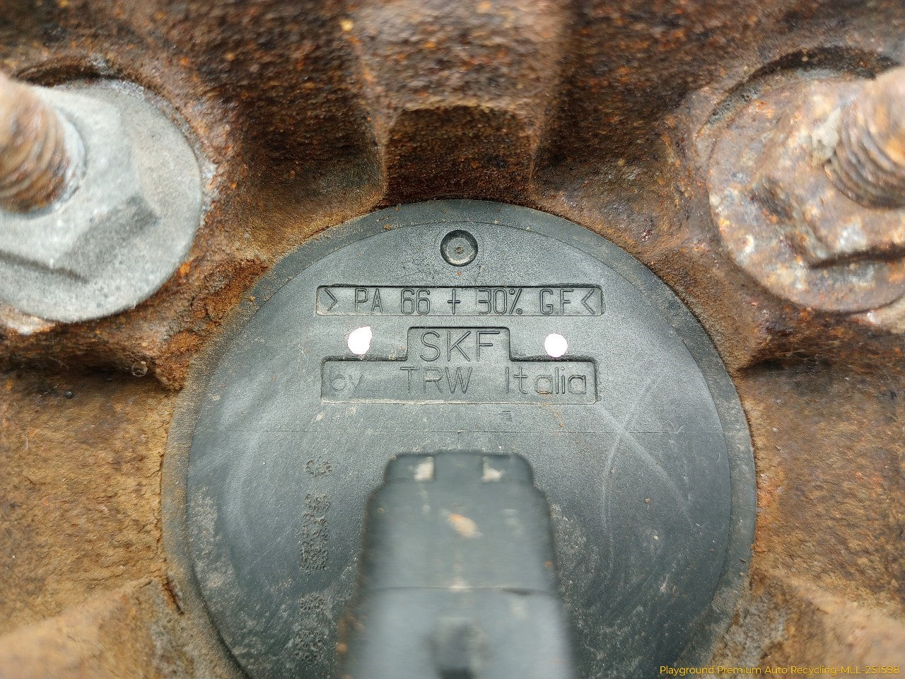 Saab 9-3 Passenger Right Rear Spindle Knuckle Hub