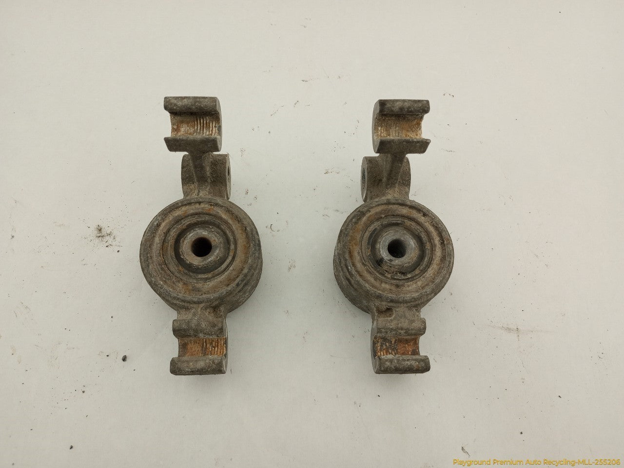 Saab 903 Pair Of Rear Strut Mounts - 0